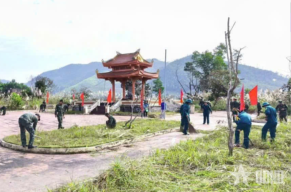 Ban Chỉ huy Phòng thủ khu vực 3- Đặc khu Vân Đồn hành quân dã ngoại làm công tác dân vận